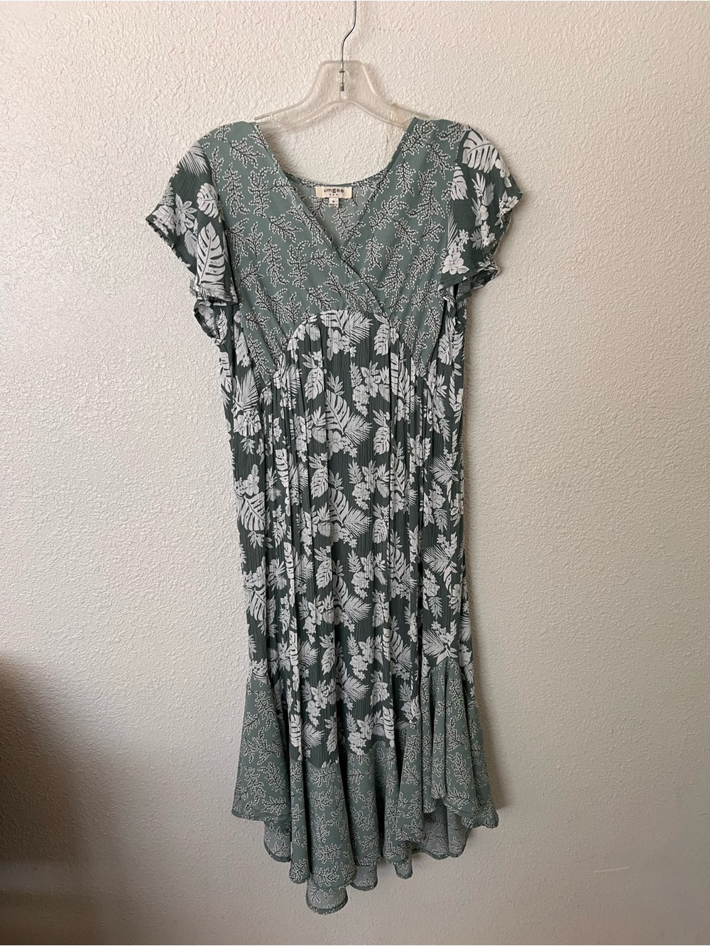 Umgee Sage Green Floral Midi Dress- Sz sm but see measurements. So cute